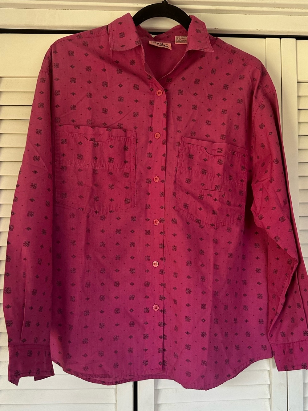 Vintage 90s Casual Code Women’s Button-Down Shirt in Fuchsia with Subtle Print